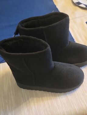 Kids Black Cozy Winter Boots